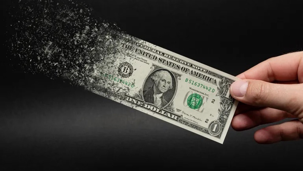 الدولار الأميركي في 2025 ..  عملة جريحة لم تسقط بعد