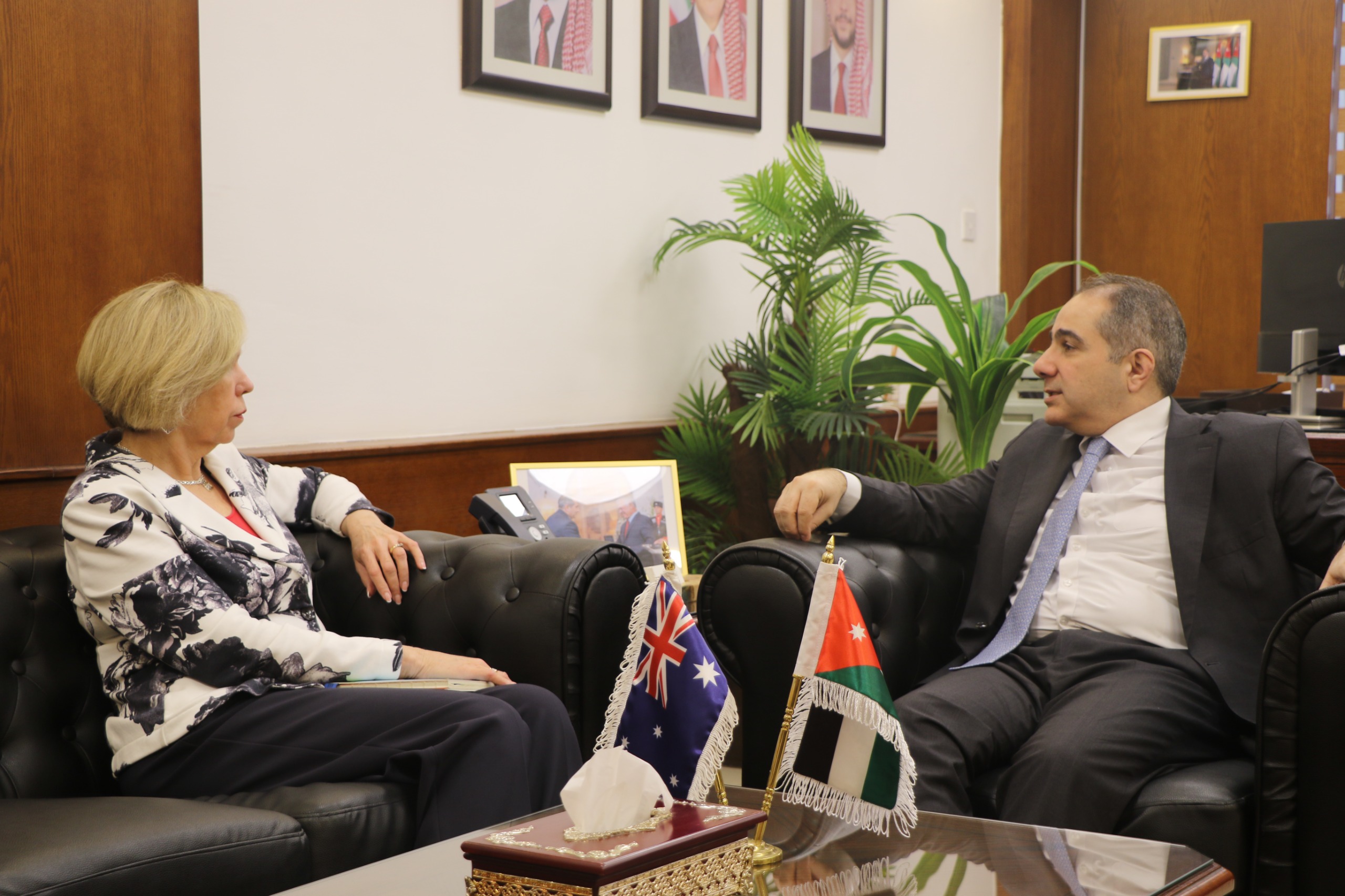 وزير الاستثمار يبحث مع السفيرة الأسترالية تعزيز التعاون الاقتصادي والاستثماري 