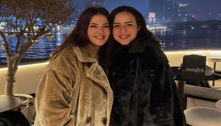 تفاصيل مسرحية دنيا سمير غانم الجديدة ..  تشاركها البطولة «إيمي» شقيقتها