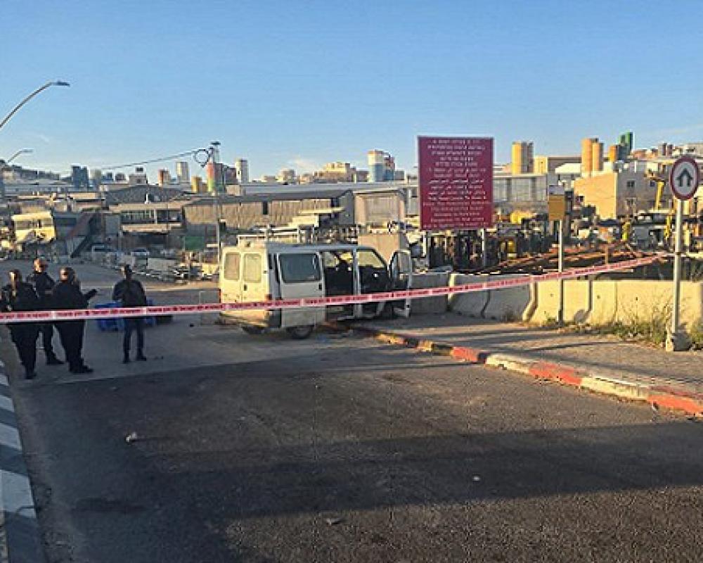 القناة 12 العبرية: عملية مركبة تضمنت دهسا وإطلاق نار وتقارير عن 3 إصابات عند حاجز النفق