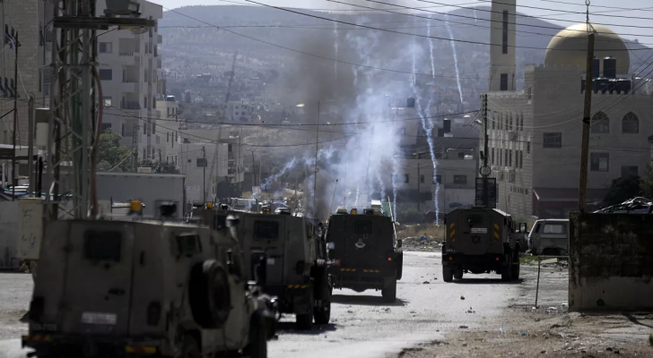 قوات الاحتلال تقتحم مدنا في الضفة وطيران الاستطلاع يحلق بأجواء جنين