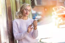 خطبني شاب و مترددة في إكمال الخطبة بسبب ماضيه