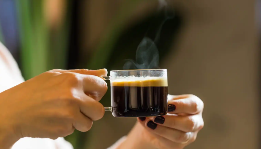 قبل الإفطار أم بعده؟ ..  إليك أفضل وقت لشرب القهوة