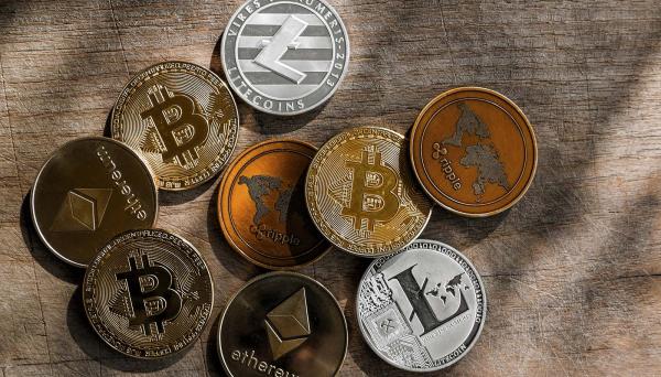 العملات المشفرة تهوي مع اتساع موجة مبيعات في الأسواق