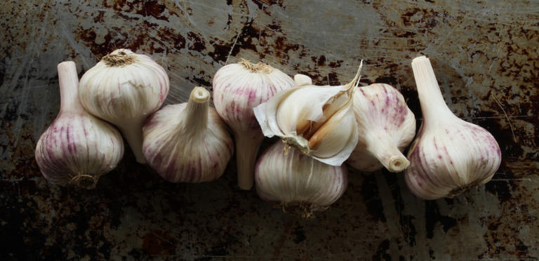 طريقة مبتكرة وغير متوقعة لحفظ الثوم لأطول فترة ممكنة