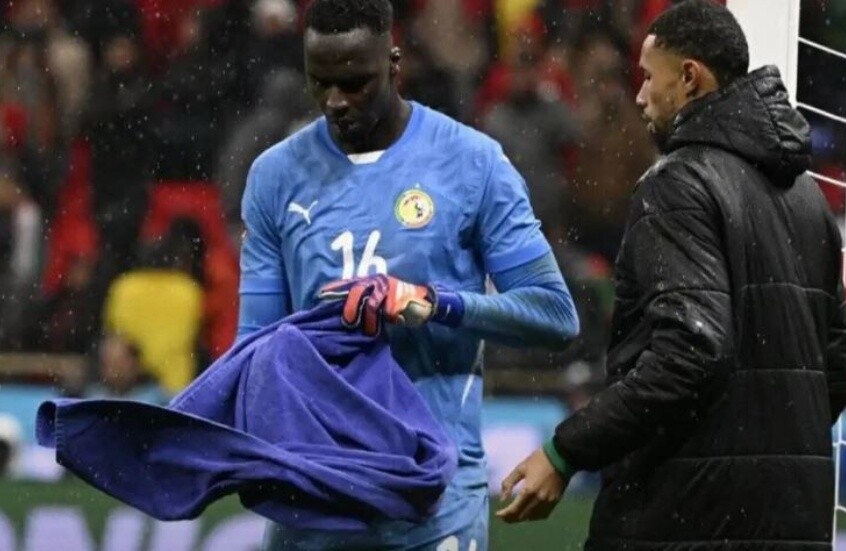 "صراع المناشف" يعود ..  أحداث مثيرة في مباراة الوداد بالكونفدرالية الإفريقية