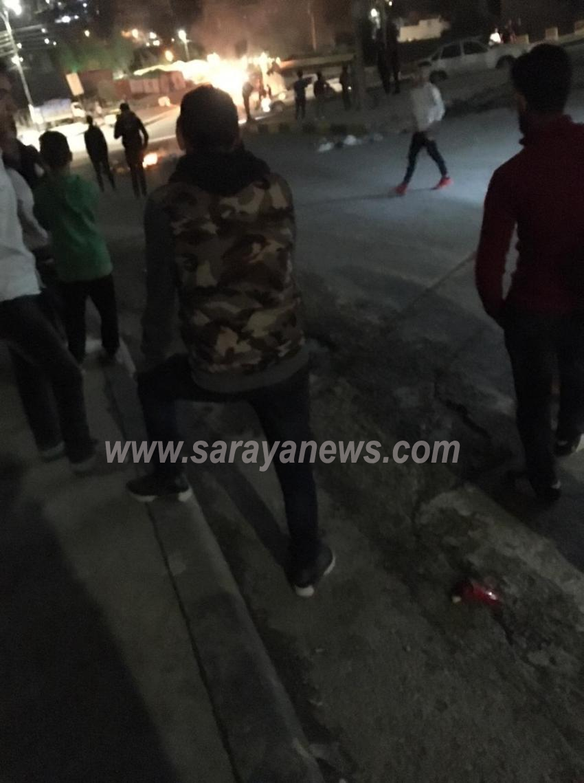 بالصور .. أعمال شغب إثر مشاجرة بمنطقة الجبل الابيض في الزرقاء