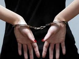  البحرين  .. "بعد ان سرقت عامل مغسلة "حبس سيدة سنة وإبعادها بعد تنفيذ العقوبة