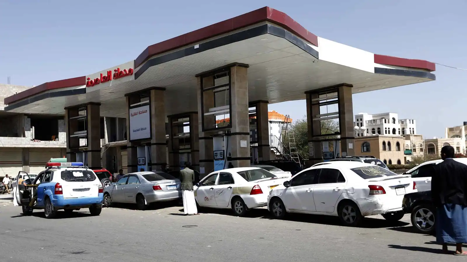  الوقود المغشوش يتسبب بأزمة في مناطق الحوثيين في اليمن