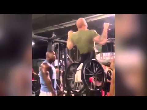 بالفيديو ..  شخص معاق ذو لياقة بدنية عالية