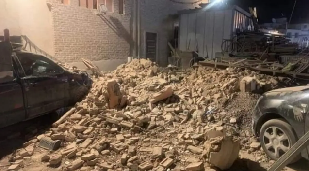 بعد الزلزال العنيف ..  مغاربة يستغيثون: "جيراننا تحت الأنقاض"