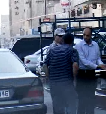 الكاميرا الخفية: إغلاق الطريق على سيارة ومشاجرة بالاردن