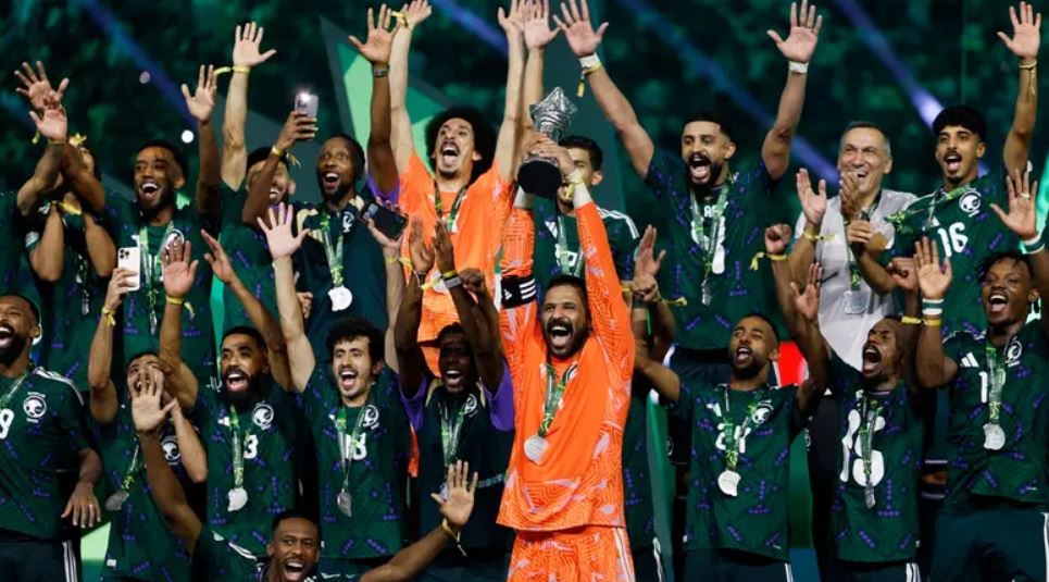 السعودية تتوج بكأس الخليج للمرة الرابعة بالفوز على الإمارات