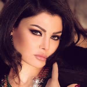 "بالصورة " ..  الفستان الذي ندمت هيفا وهبي على شرائه  