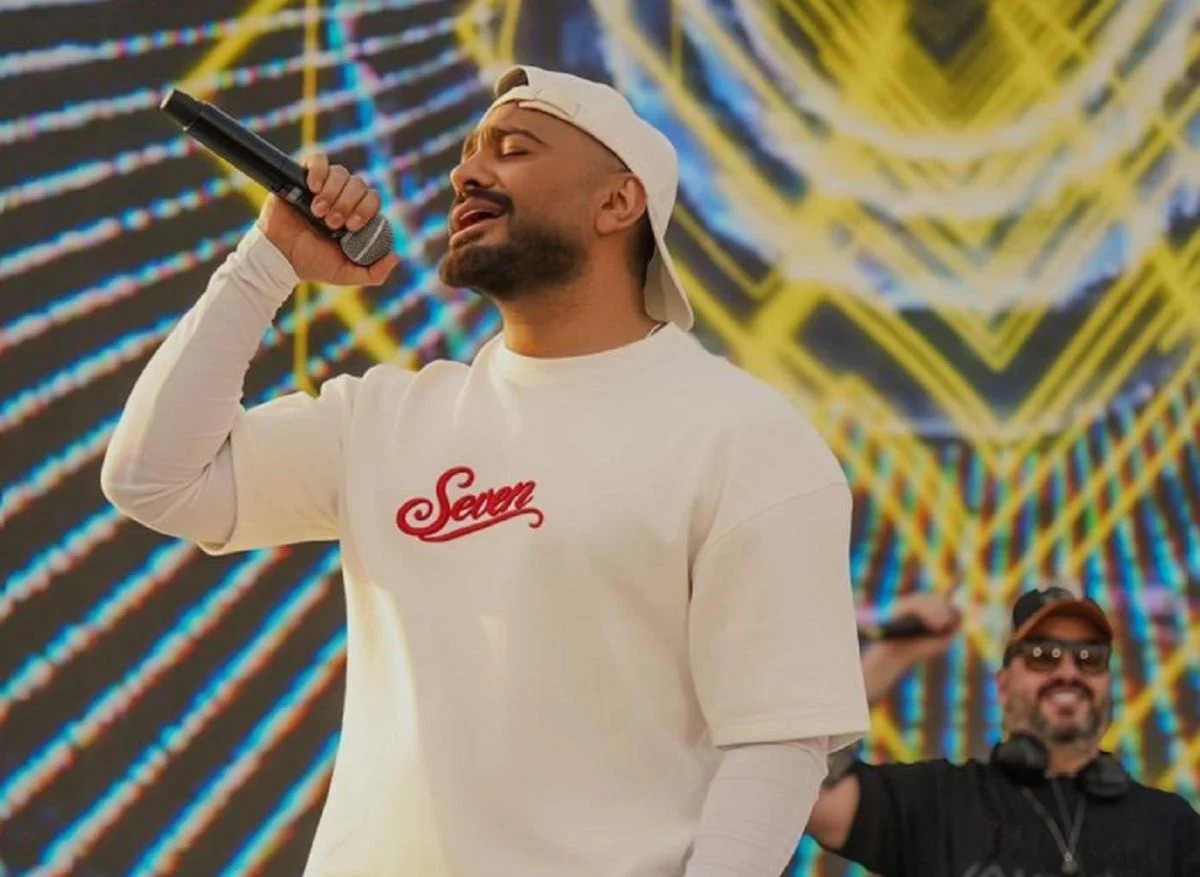 تامر حسني يحيي حفل زفاف ابنة خيري رمضان ويثير فضول متابعيه (صور)