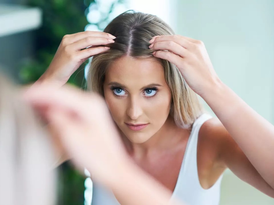 5 أسباب تُهدد كثافة شعركِ