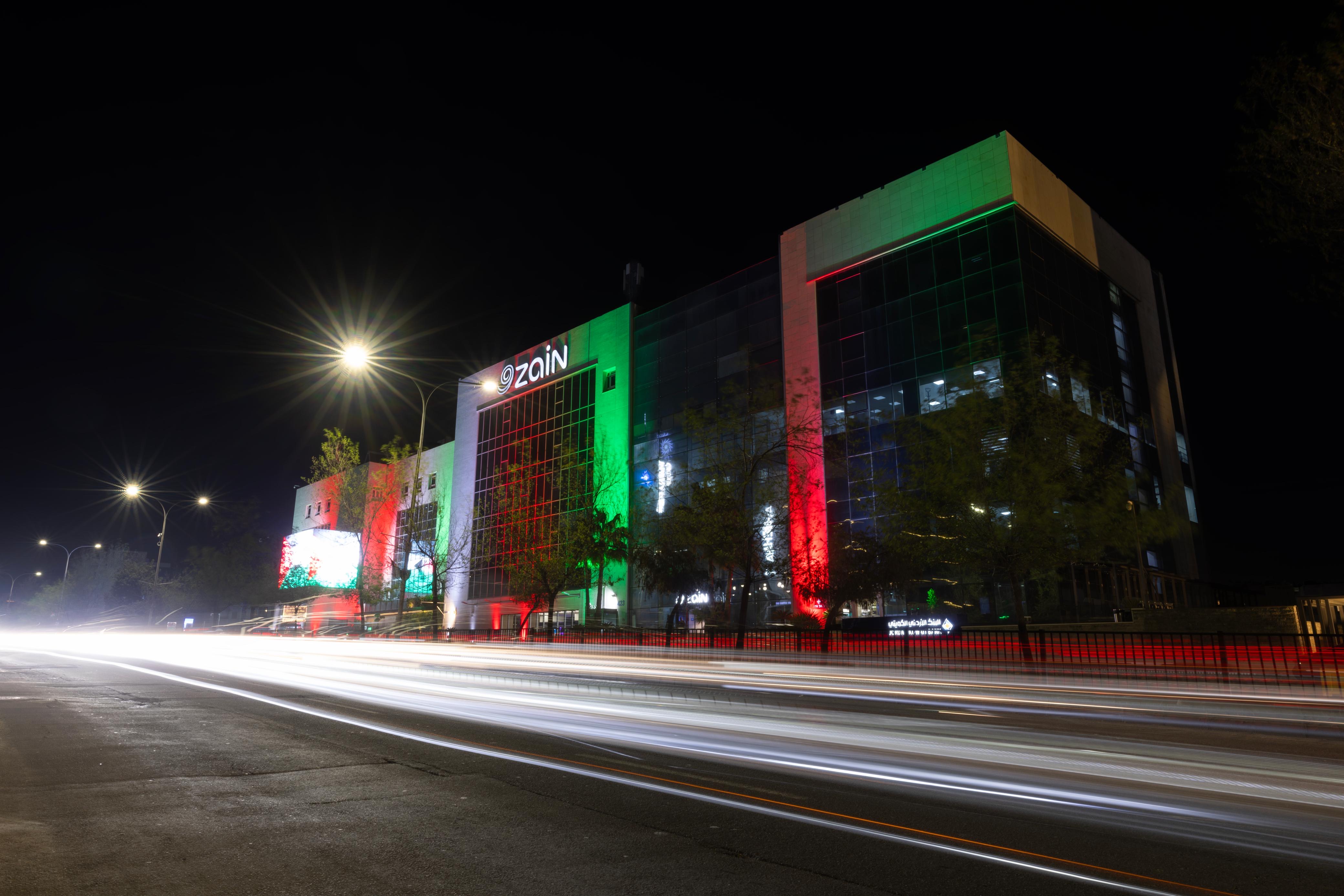 زين تبدأ احتفالاتها بيوم العلم بإضاءة مبانيها بألوان العلم #سرايا 