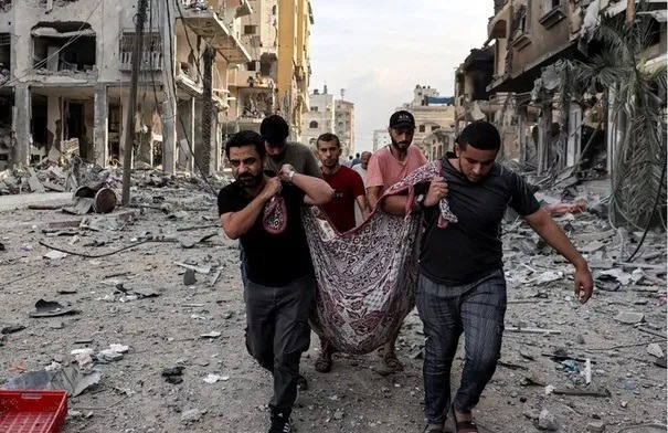 استشهاد فلسطيني وإصابة آخرين برصاص الاحتلال وسط قطاع غزة