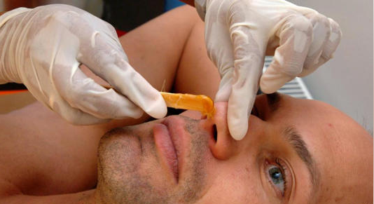 لماذا يمكن أن تؤدي إزالة شعر الأنف إلى الموت؟