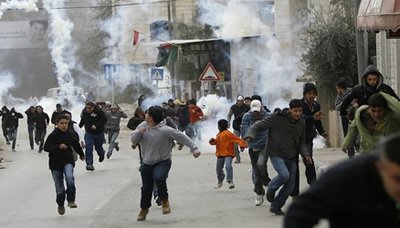 الاحتلال الاسرائيلي يقمع سلمية الضفة بالرصاص