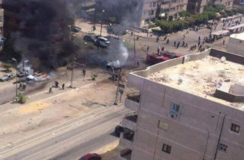 بالصور : مقتل 4 اشخاص بينهم شرطيان بانفجار قرب وزارة الخارجية المصرية