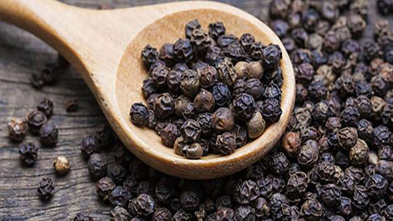 10 فوائد صحيّة للفلفل الأسود