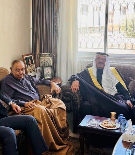مستشار جلالة الملك لشؤون العشائر يزور الشيخ برجس الحديد 
