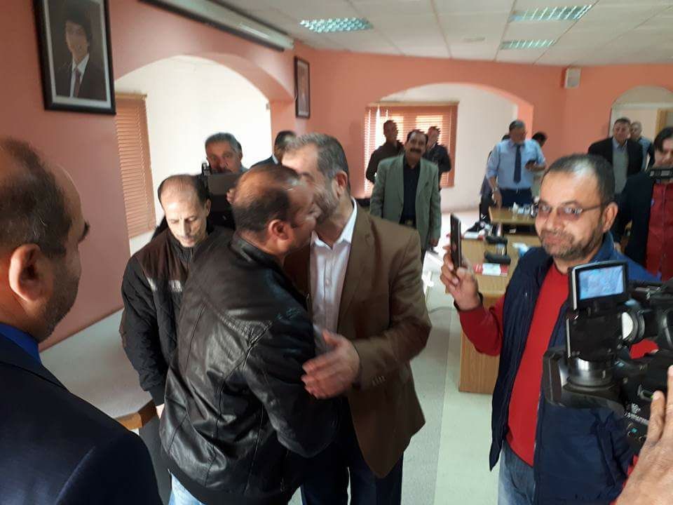 بالصورة .. المهندس علي ابوالسكر يفاجئ المجلس بحضور جلسة المجلس البلدي 