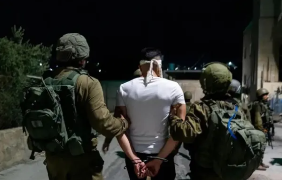 الاحتلال يعتقل 19 فلسطينيا بالضفة الغربية