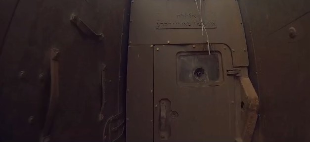 جنود الاحتلال يصابون بالشلل أمام بسالة رجال القسام  ..  "فيديو"