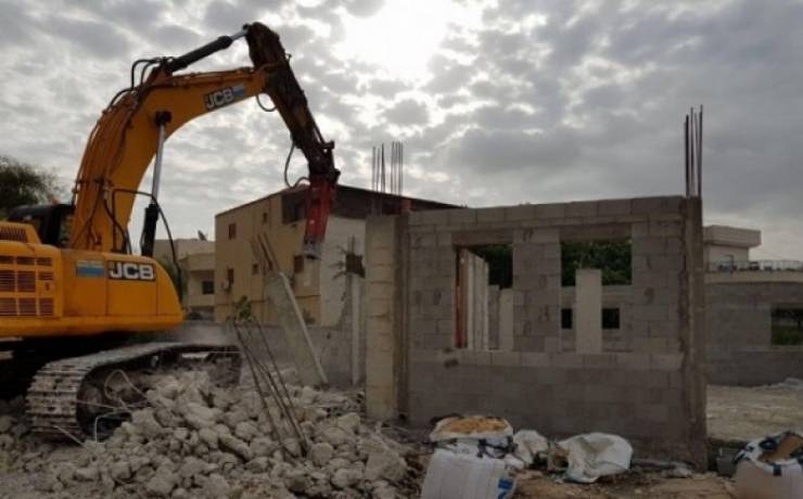  الاحتلال يُخطر بهدم منزل في قرية دير العسل الفوقا