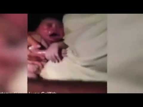 بالفيديو ..  أمريكى يصور ولادة زوجته بالسيارة بدلا من توصيلها للمستشفى