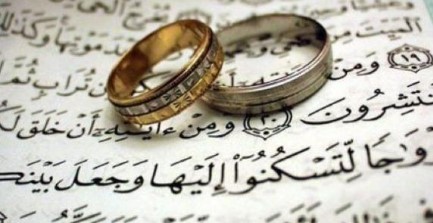 متردد في الزواج بفتاة تكبرني بأشهر قليلة، فما توجيهكم؟