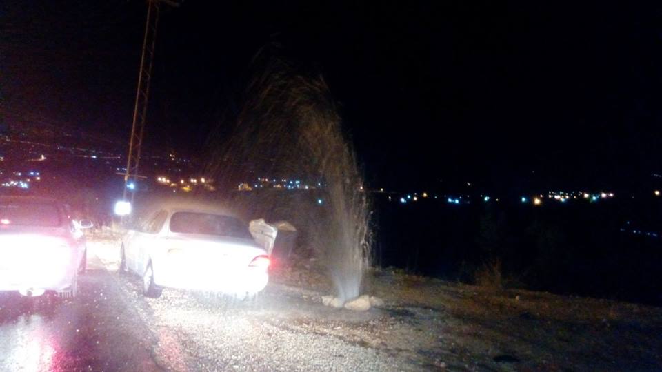 جرش : انفجار ماسورة مياه في قرية دير الليات و المياه " لا تستجيب " (صورة)