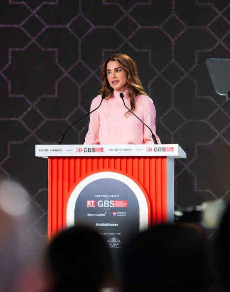 خلال مشاركتها بقمة الأعمال العالمية في نيودلهي ..  جلالة الملكة: الأردن رغم صغر حجمه الجغرافي يقف شامخاً بقيمه ومبادئه