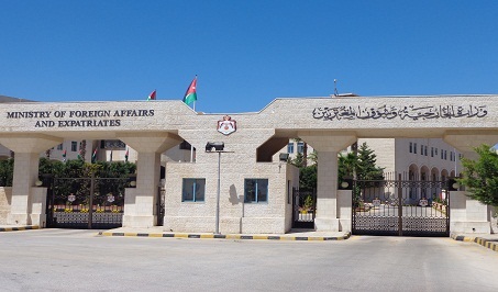 الخارجية: نتابع حيثيات مقتل اردنية وطعن اطفالها الثلاثة على يد باكستاني في الامارات