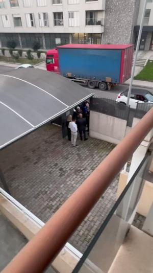 بالفيديو ..  السفير الفلسطيني في دولة الجبل الأسود يستدعي الشرطة لاعتقال نائبه 