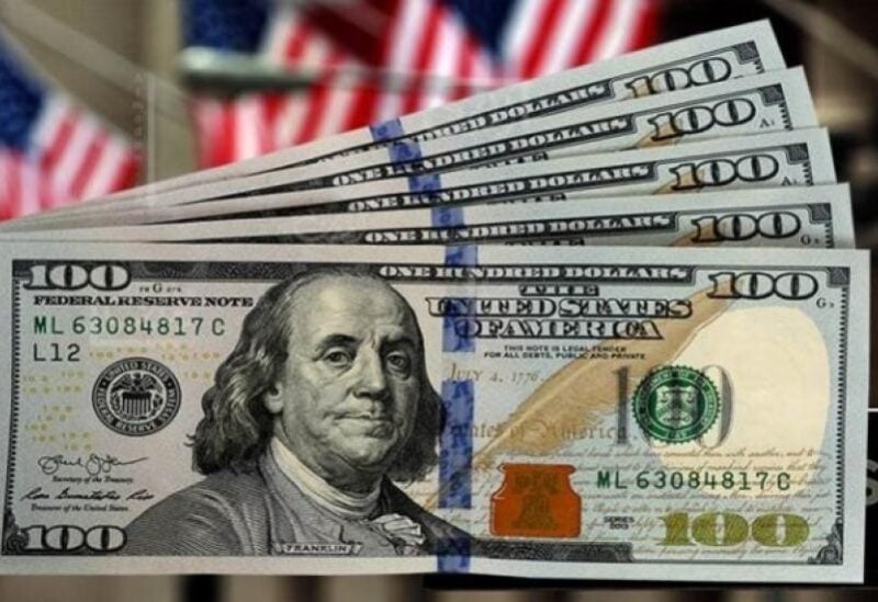 الدولار يتماسك والين يضعف