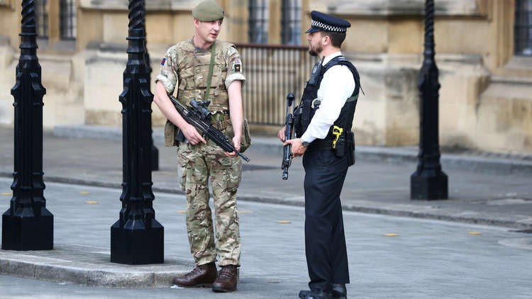 المملكة المتحدة تستعد لنشر 10 آلاف جندي تحسبا لفوضى عارمة