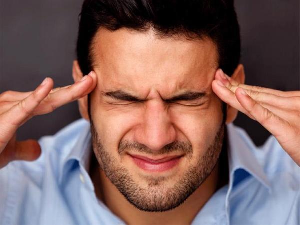 أنواع الصداع المزمن وأهم أعراضه