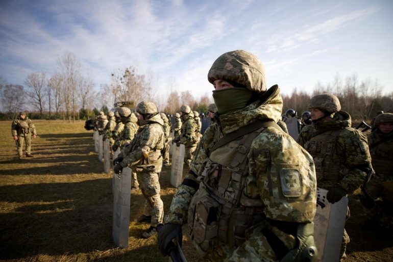 صحيفة "ميرور" البريطانية: توجه عدد من العسكريين البريطانيين الى اوكرانيا لدعم كييف