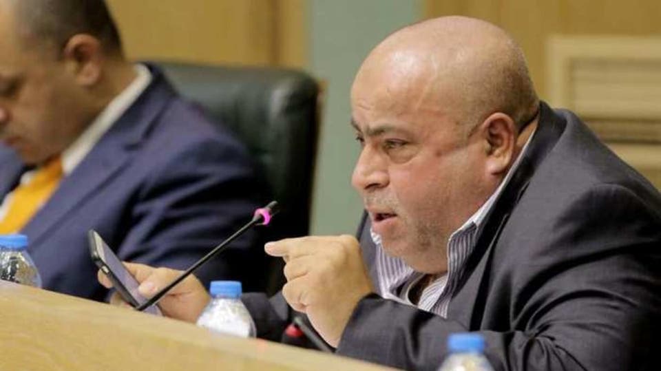 النائب خليل عطية لحماد و جابر: "شو بتعملو عندي هون بالمجلس قوموا روحوا شوفوا شغلكو"