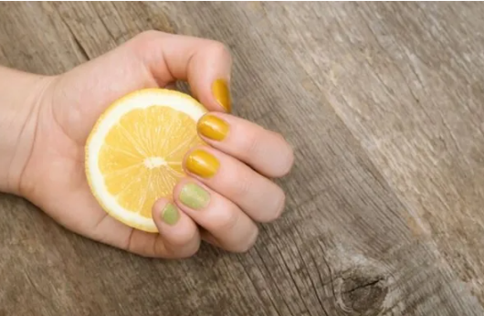 الليمون للأظافر: سر جمال طبيعي في مطبخك