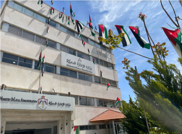 الحكومة تكرم 600 عاملًا في القطاع البلدي