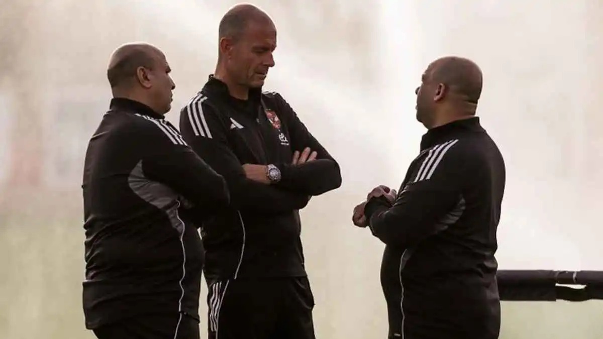 جبهتان ناريتان ..  أول خلاف كبير داخل الأهلي المصري حول المدرب الجديد  