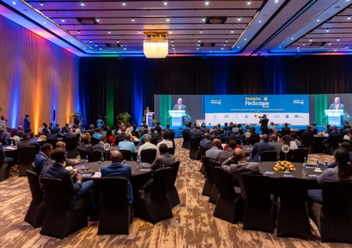 رواندا ..  96% من البالغين يستخدمون خدمات الدفع وإرسال الأموال هاتفيا