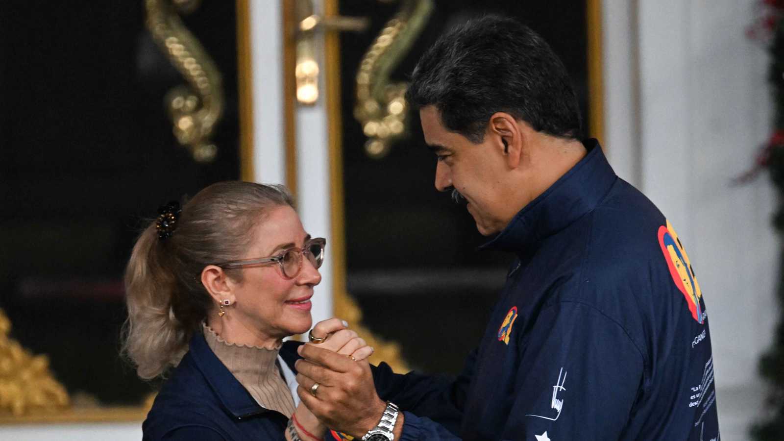 لماذا ظل مادورو مرتبطاً بفلوريس 20 عاماً قبل زواجهما السري؟