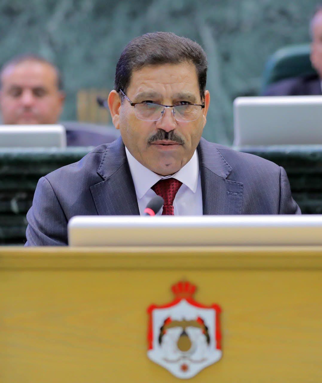 النائب العليمات يتبنى مذكرة نيابية لإلغاء شرط “مقبول” في تعيينات الجامعات