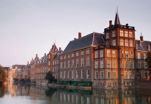 لاهاي: مدينة السياسة الهادئة وسحر الساحل الهولندي
