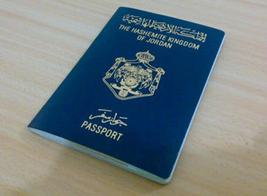 الداخلية تنفي منح جوازات سفر مؤقتة لسوريين